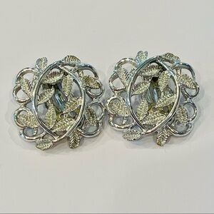💐5/25 silver tone vintage clip on leaf 1980s